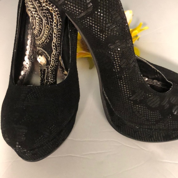 🌻 Naughty Monkey Black Lace Heels - Picture 3 of 7